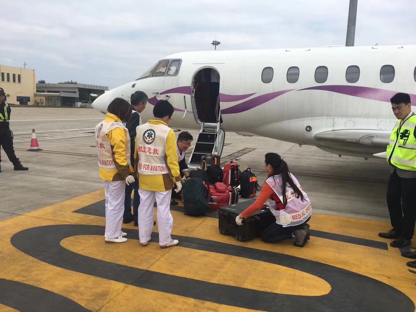 厦门香港出入境救护车出租